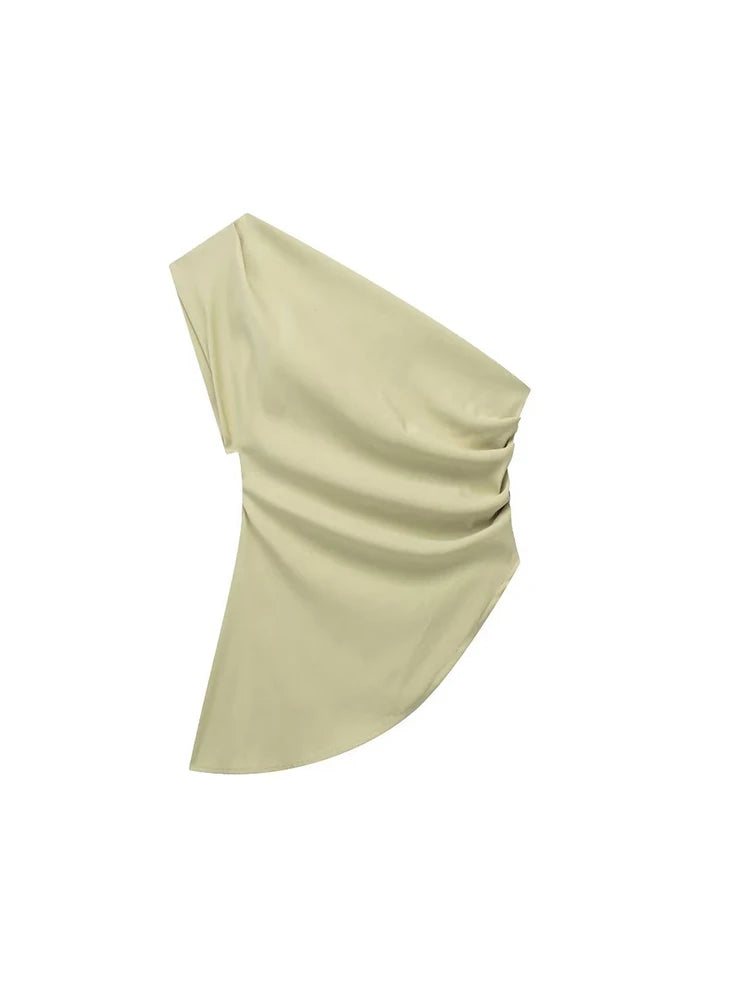 Asymmetrical T-shirt with bare shoulder and urban style