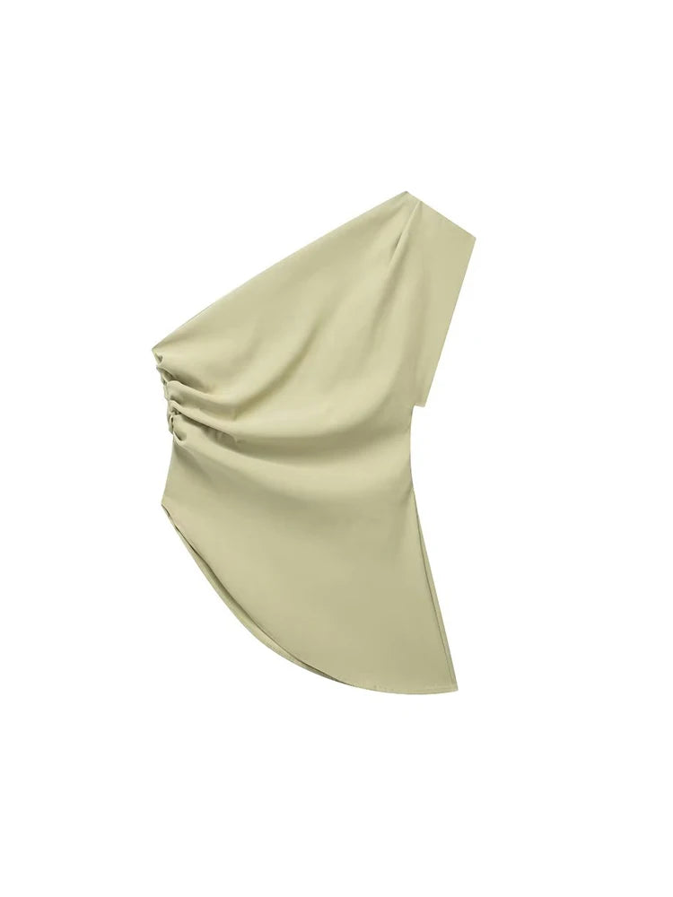 Asymmetrical T-shirt with bare shoulder and urban style